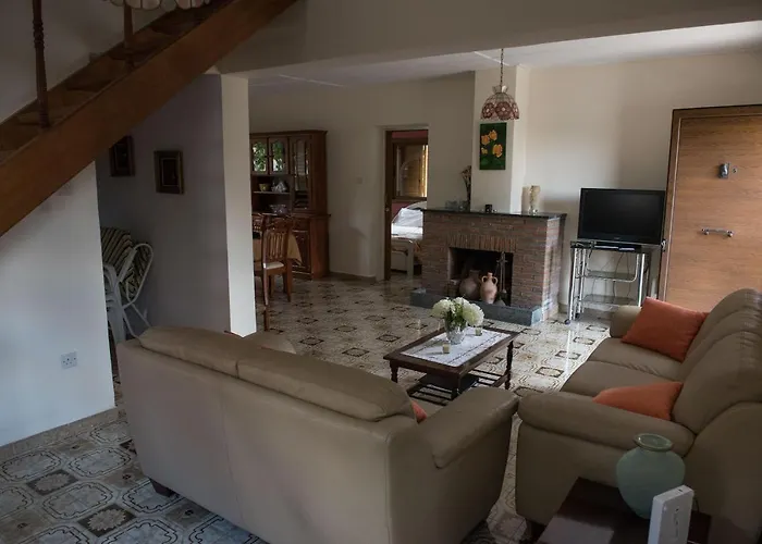 Cherry بيت للعطل Kato Platres